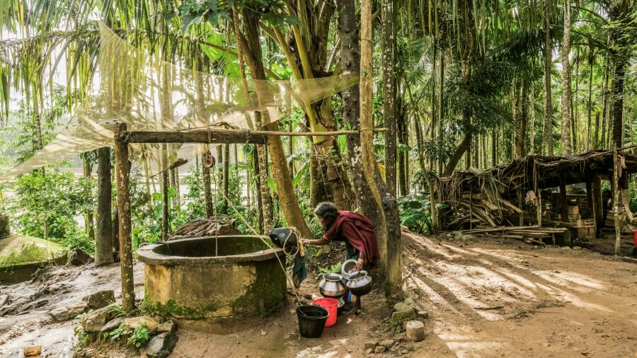 The residents of the colony are risking illness as they are using non-chlorinated water drawn from an open well for their cooking and cleaning requirements. The Kerala health department issued an advisory asking people in flood-hit areas not to use well water without disinfecting it with chlorine as the water is most likely contaminated